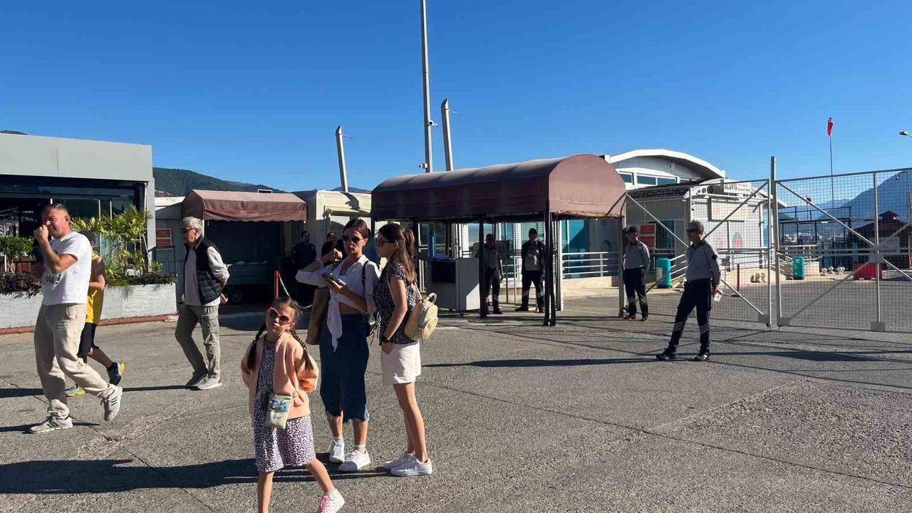 Astoria Grande kruvaziyeri Alanya Limanı’na yanaştı