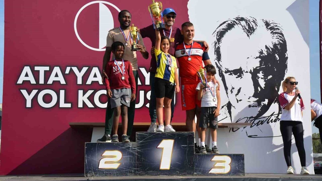 Ata’ya Saygı Yol Koşusu NEU Event Park’ta rekor katılımla yapıldı