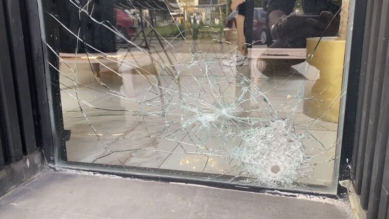 Ataşehir’de Sevim Alan Güzellik Merkezine Motosikletli Silahlı Saldırı