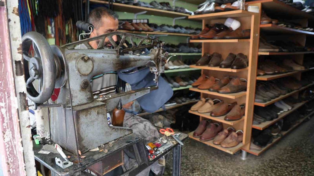 Ayakkabı boyacısı Harun Akdoğan: 'Çocuklarımı mutlu etmek için her yıl tatile götürüyorum'