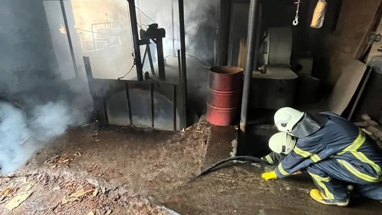 Ayancık Sanayi Sitesinde İş Yeri Yangını Korkuttu