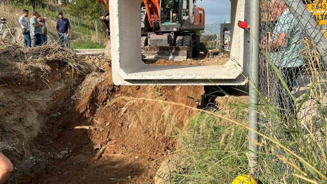 Aydın Büyükşehir Zeybek Mahallesi'nde yağmur suyu hattı çalışmalarını tamamladı