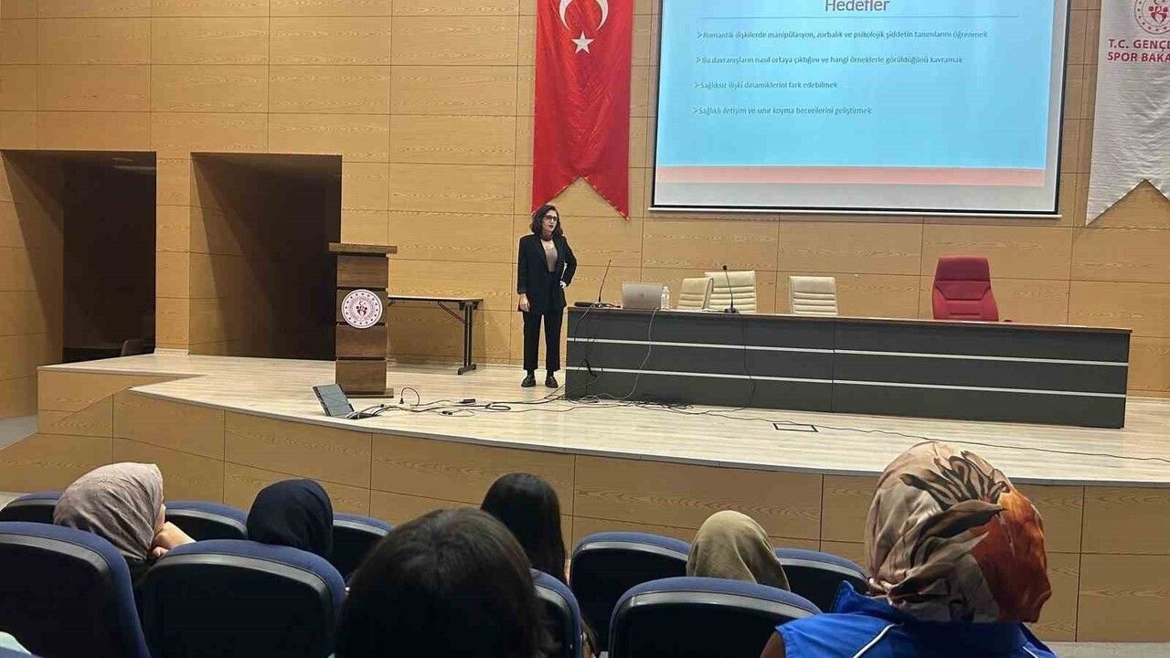 Aydın'da Öğrencilere Kadına Yönelik Şiddet Bilinçlendirme Konferansı