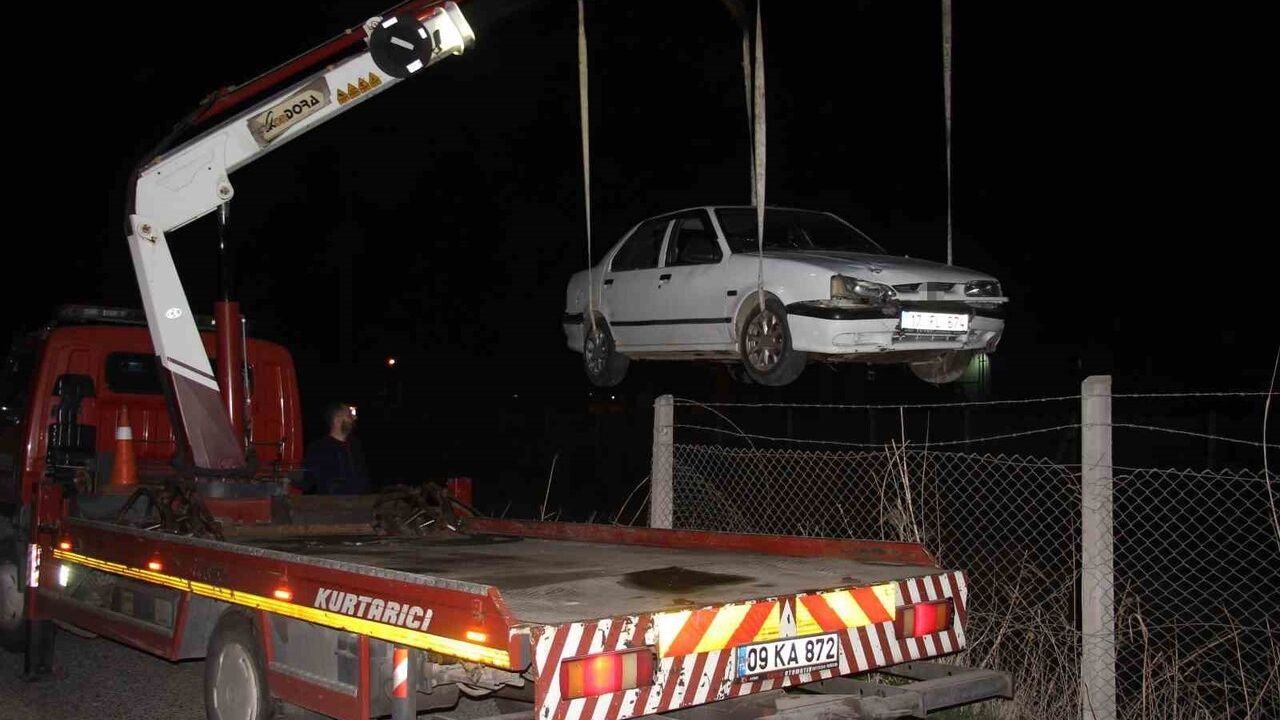 Aydın'da otomobil sulama kanalına uçtu: 2 yaralı
