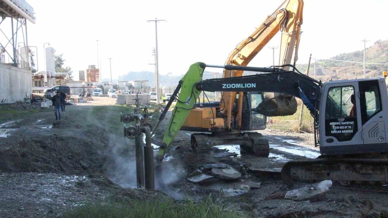 Aydın Germencik'te jeotermal iletim hattında patlama: 170 derece su çevreye yayıldı