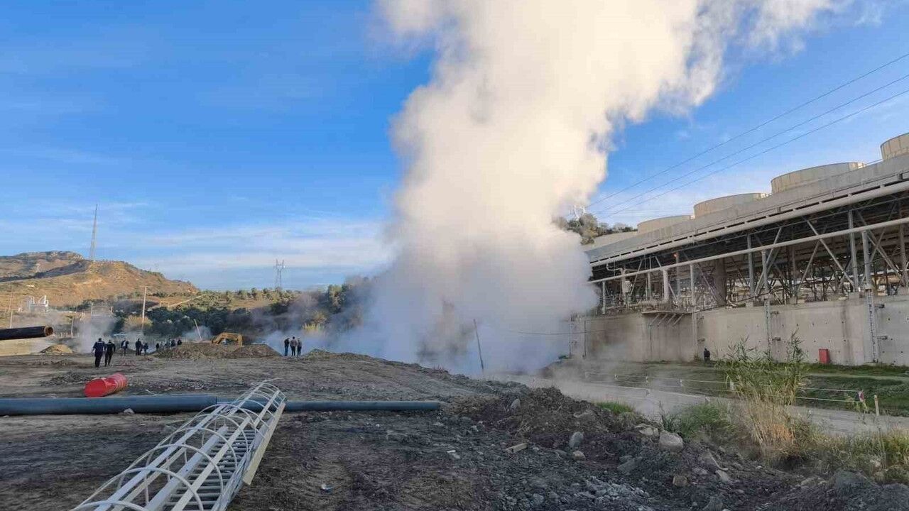 Aydın Germencik’te jeotermal iletim hattında patlama; yol kapatıldı