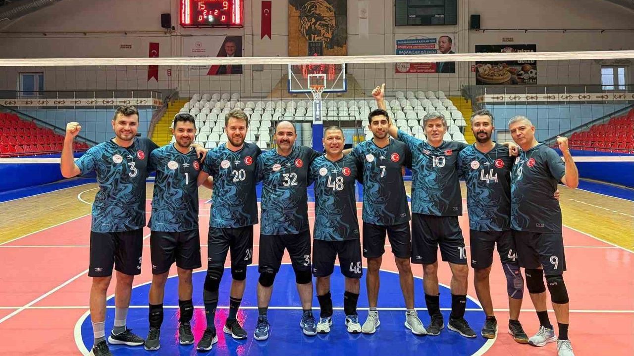 Aydın İl Sağlık Müdürlüğü Voleybol Takımı Manisa'da Çeyrek Finale Çıktı