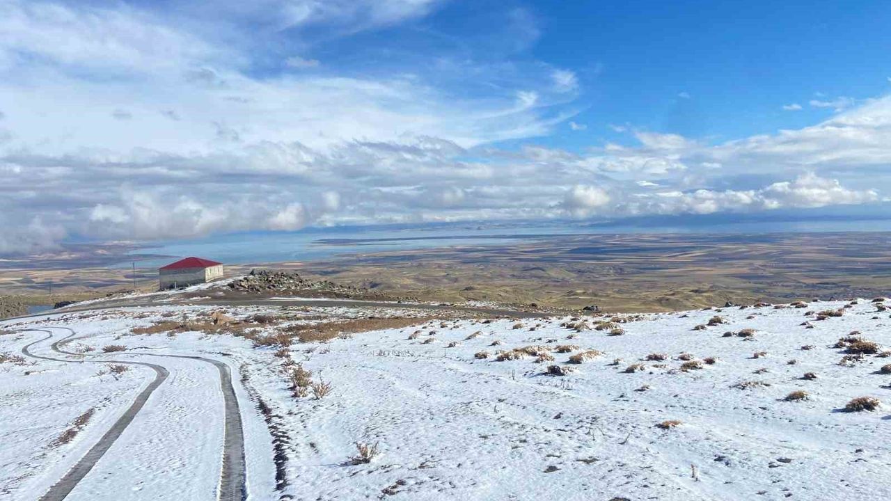 Aydınlar'da Kar Yağışı Etkili Oldu