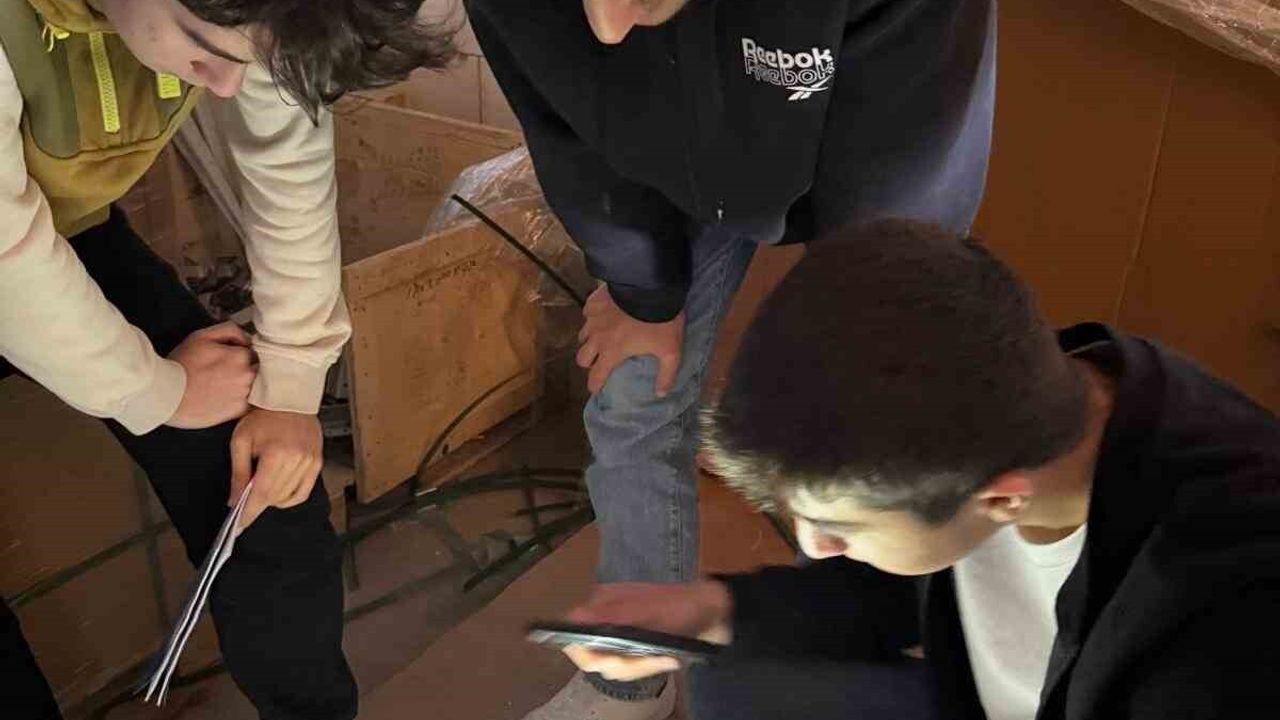 Aydınlı liseliler Çekya’da şarj istasyonu stajıyla uluslararası deneyim kazandı