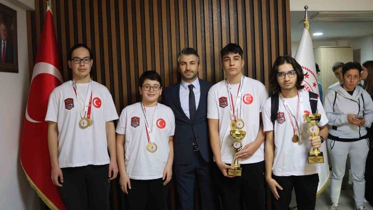 Aydınlı sporcular Hemsball Şampiyonası'nda 10 kupa ve 30 madalya kazandı