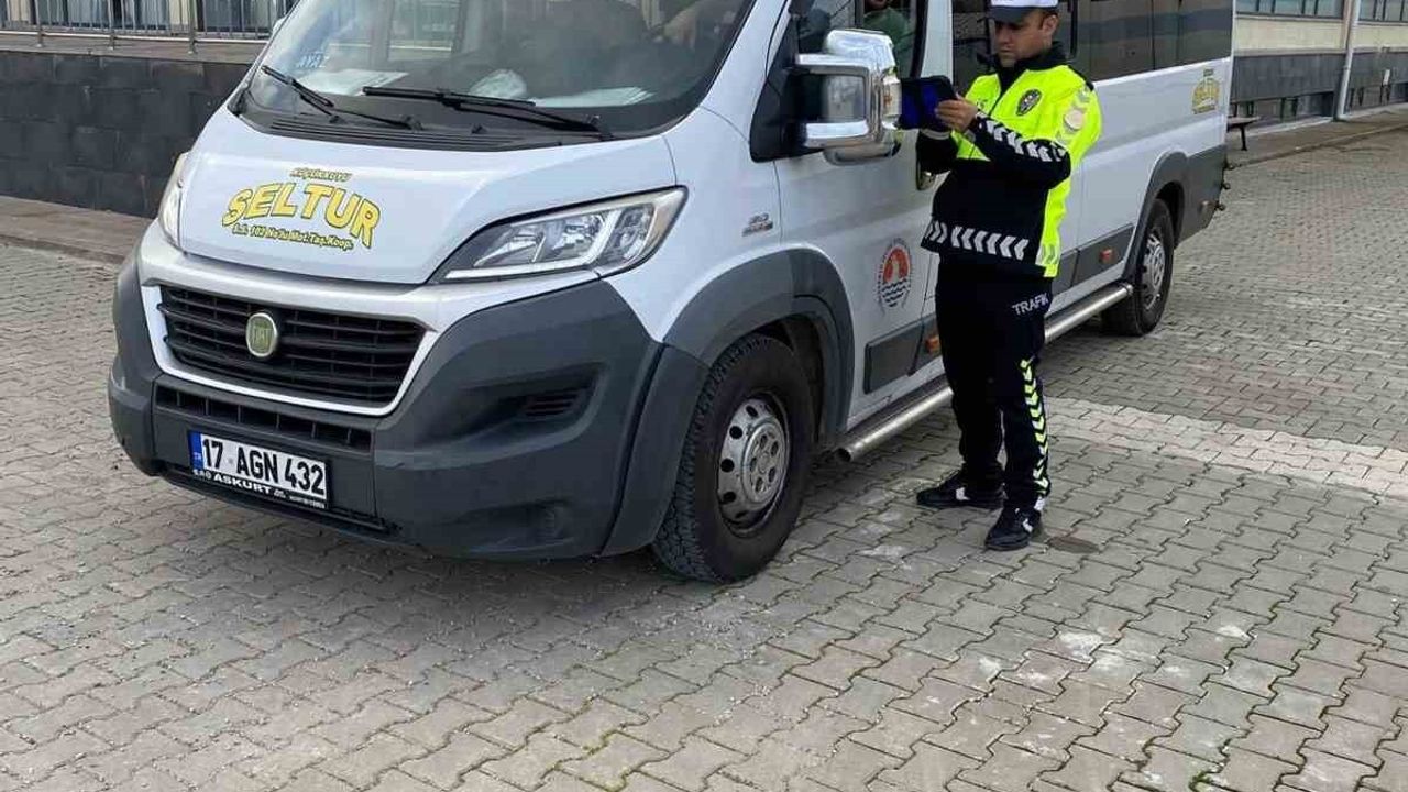 Ayvacık'ta okul çevreleri ve servis araçlarına denetim