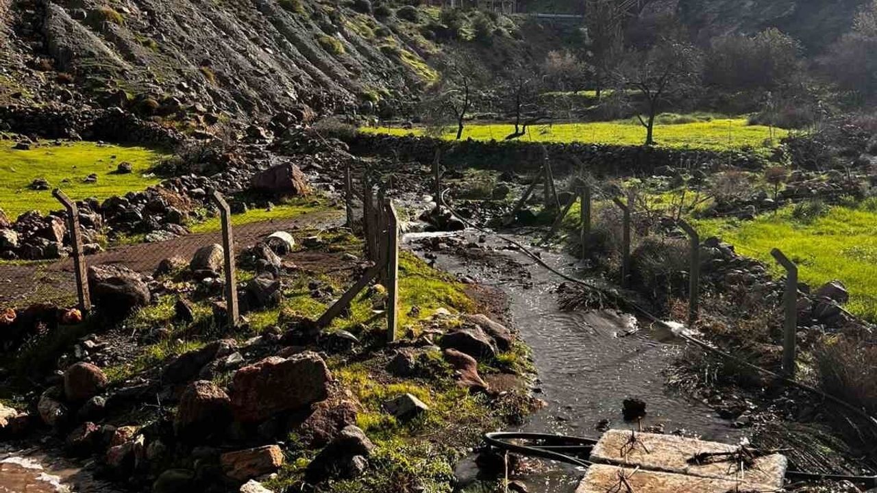 Ayvacık’ta Tuzla Çayı taştı, müdahale sürüyor