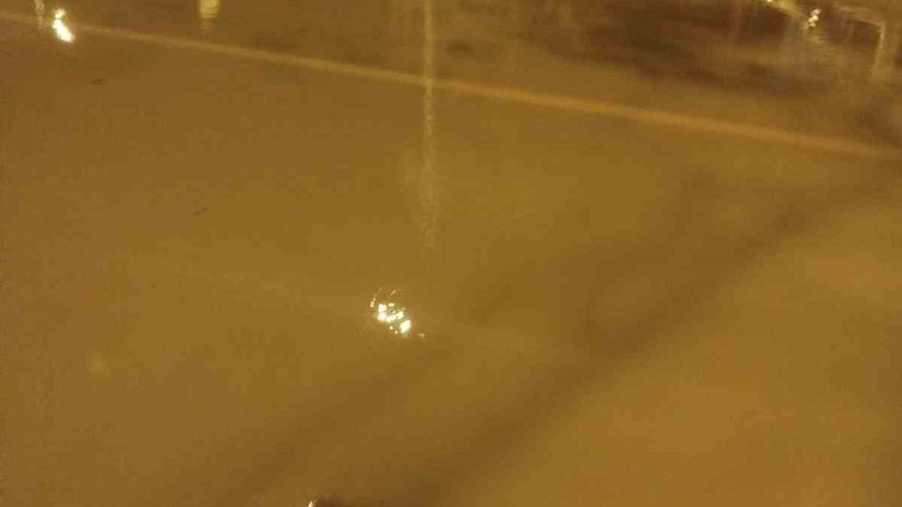 Ayvalık’ta 24 saatte metrekareye 105.3 kg yağış hayatı felç etti