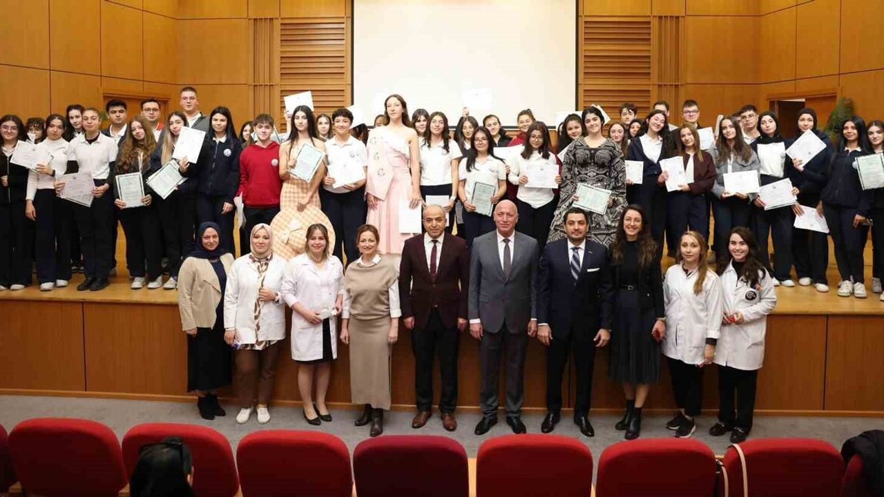 BabaFest 2025'te DOSTEK Koleji Öğrencilerine Sertifikalar