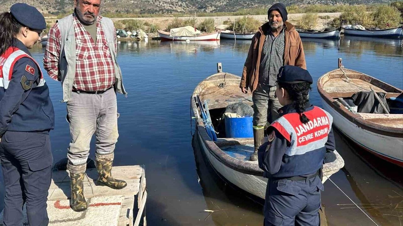 Bafa Gölü'nde yaban kuşları ve su ürünleri üzerinde kapsamlı denetim