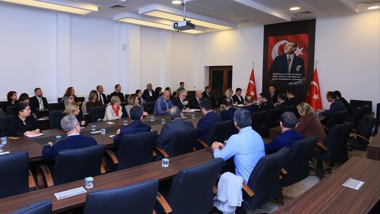 Bağımlılıkla Mücadele Toplantısında Vali Akbıyık'tan Önemli Açıklamalar