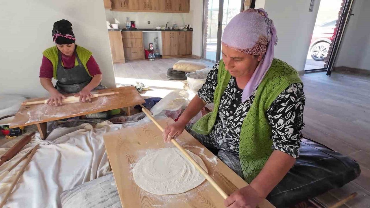 Bahadın'da imeceyle kışlık yufka hazırlığı