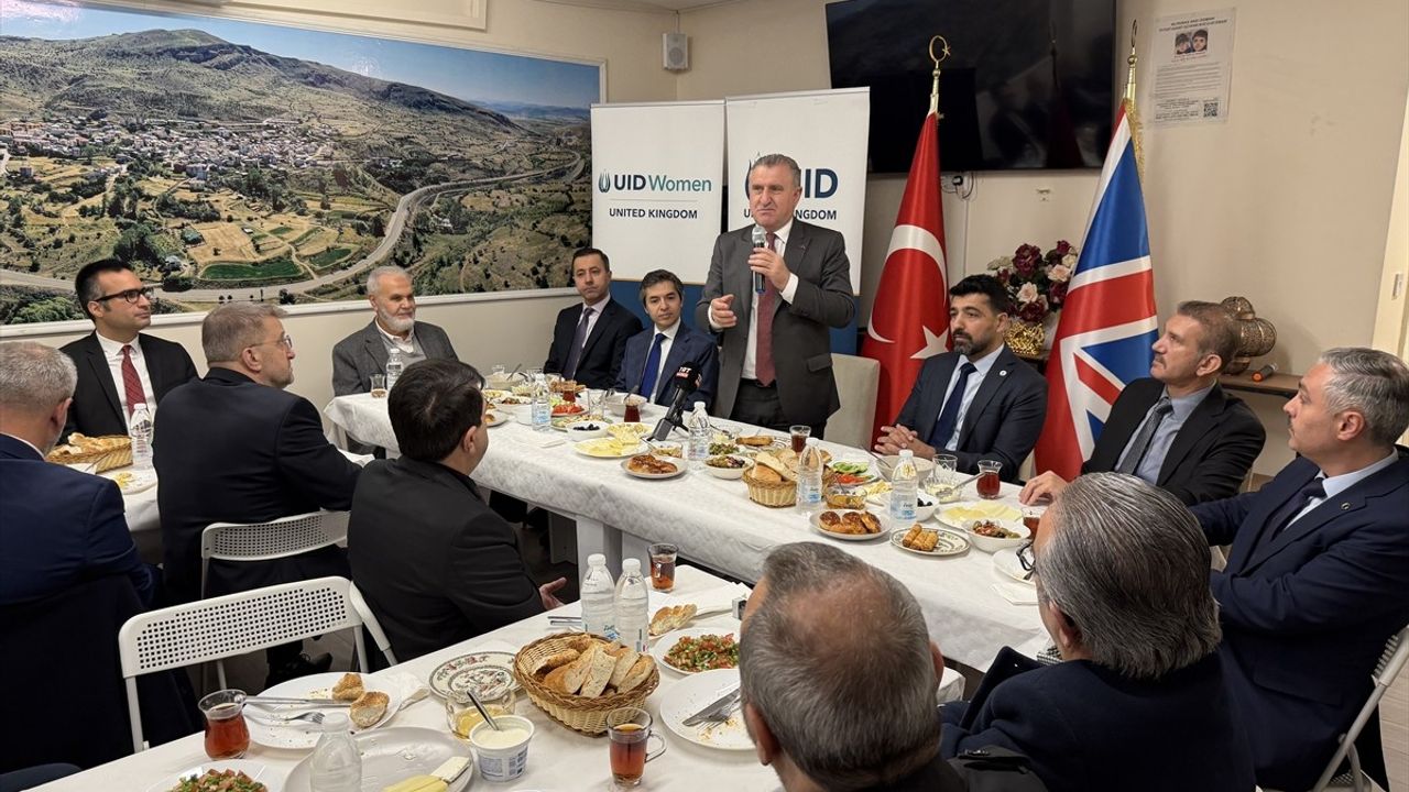 Bakan Bak Londra'da Diaspora Gücünü Vurguladı