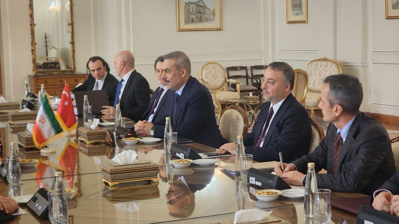 Bakan Fidan Tahran'da Arakçi ile görüştü