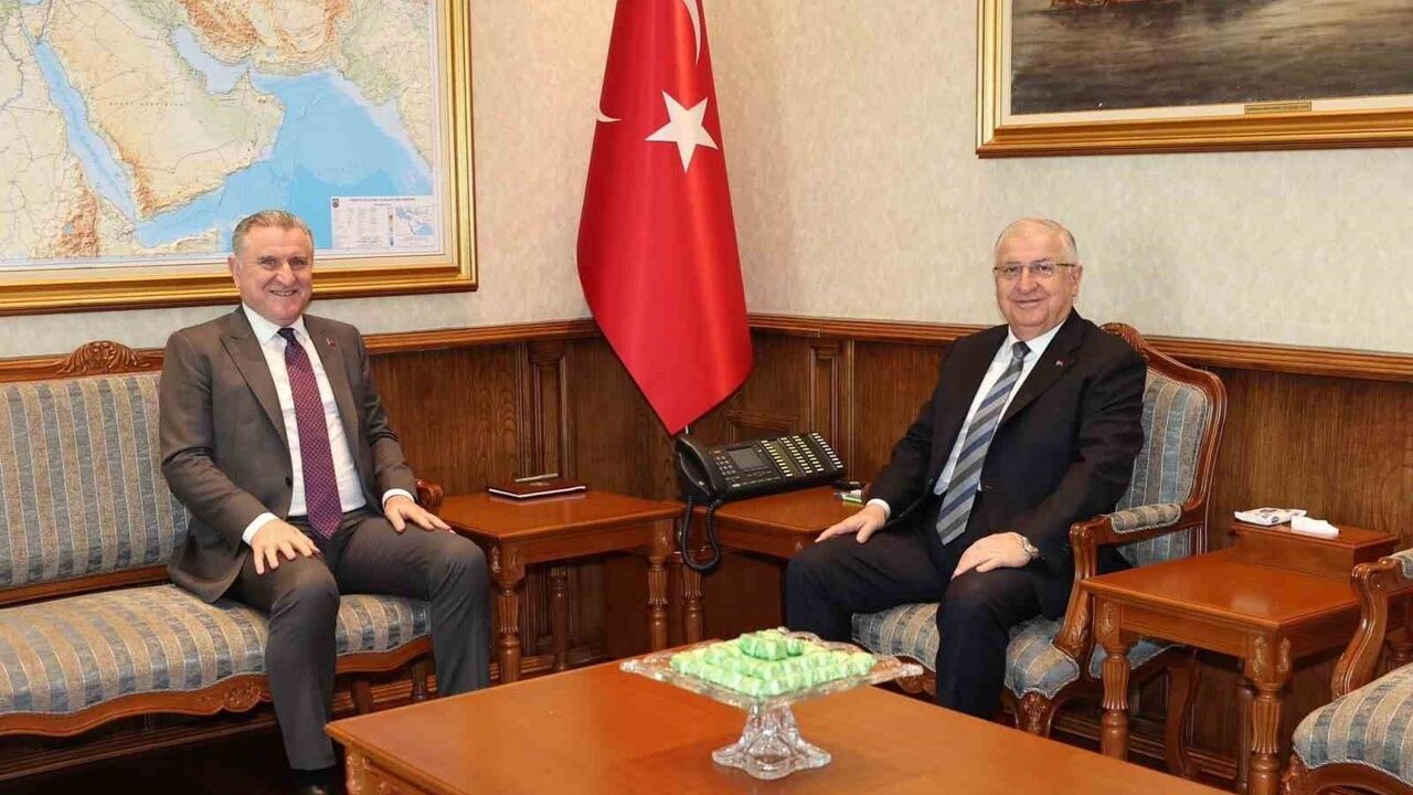 Bakan Güler ile Osman Aşkın Bak MSB'de görüştü