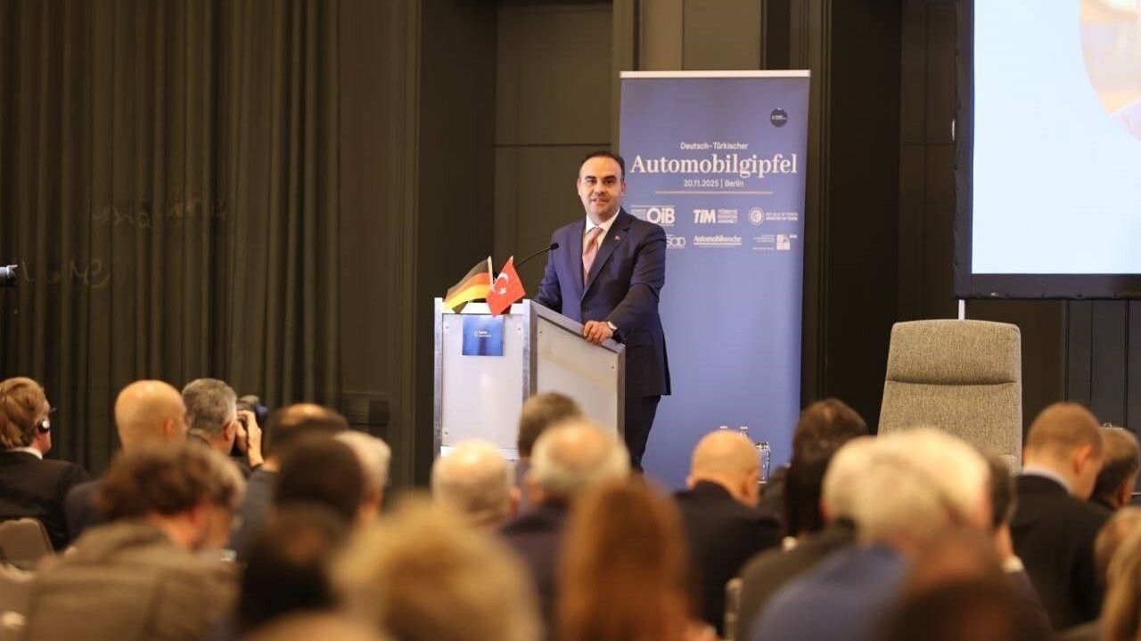 Bakan Kacır'tan Alman firmalarına Türkiye'ye yatırım çağrısı
