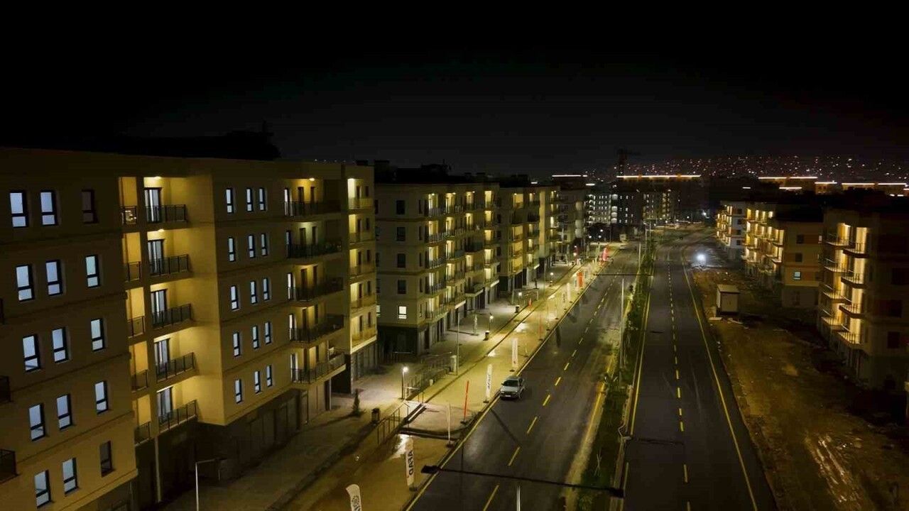 Bakan Kurum: Küllerinden doğan Hatay’ımız yine ışıl ışıl