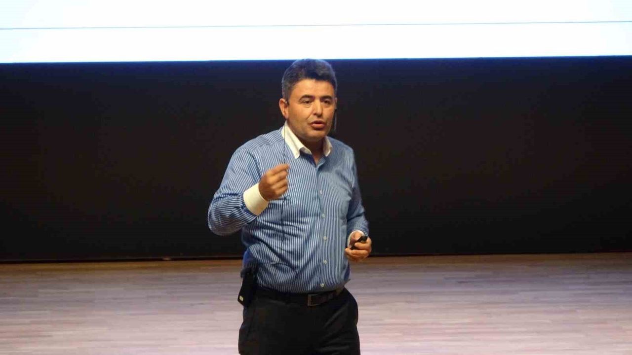 Bakan Yardımcısı Boyraz: Gençlere milli hızlı tren ve Kocaeli projelerini anlattı