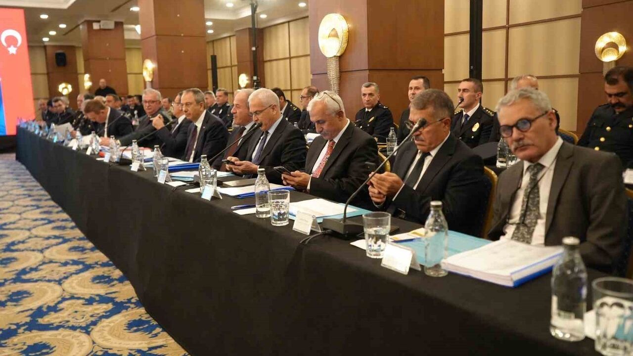 Bakan Yerlikaya: 688 bin görevliyle aziz milletin huzur ve güvenliği