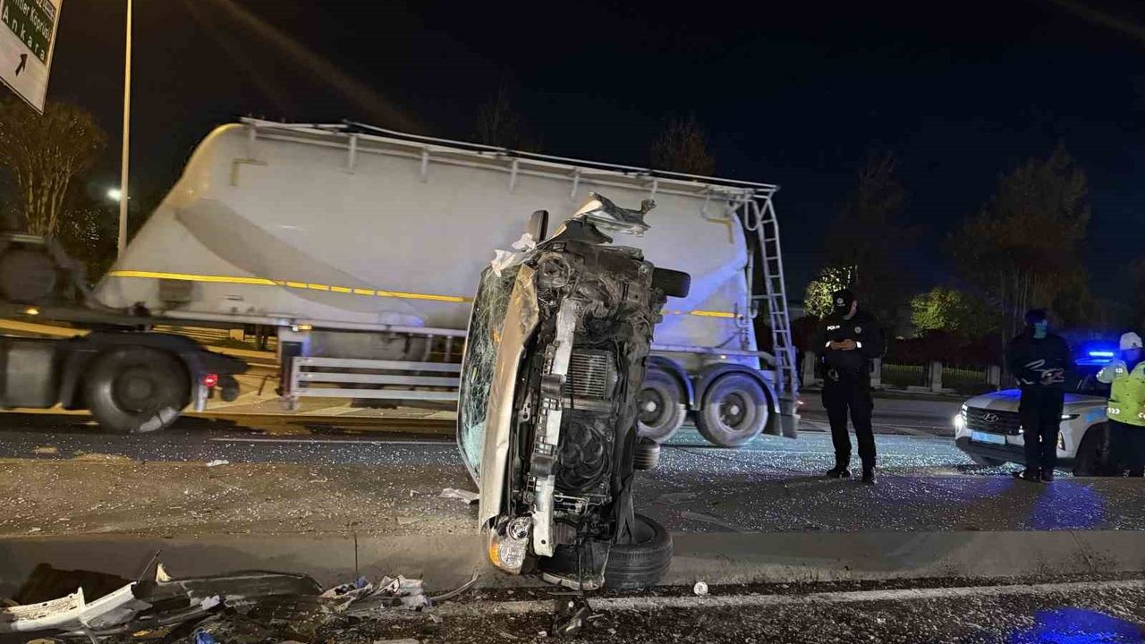 Bakırköy’de kontrolden çıkan otomobil takla attı