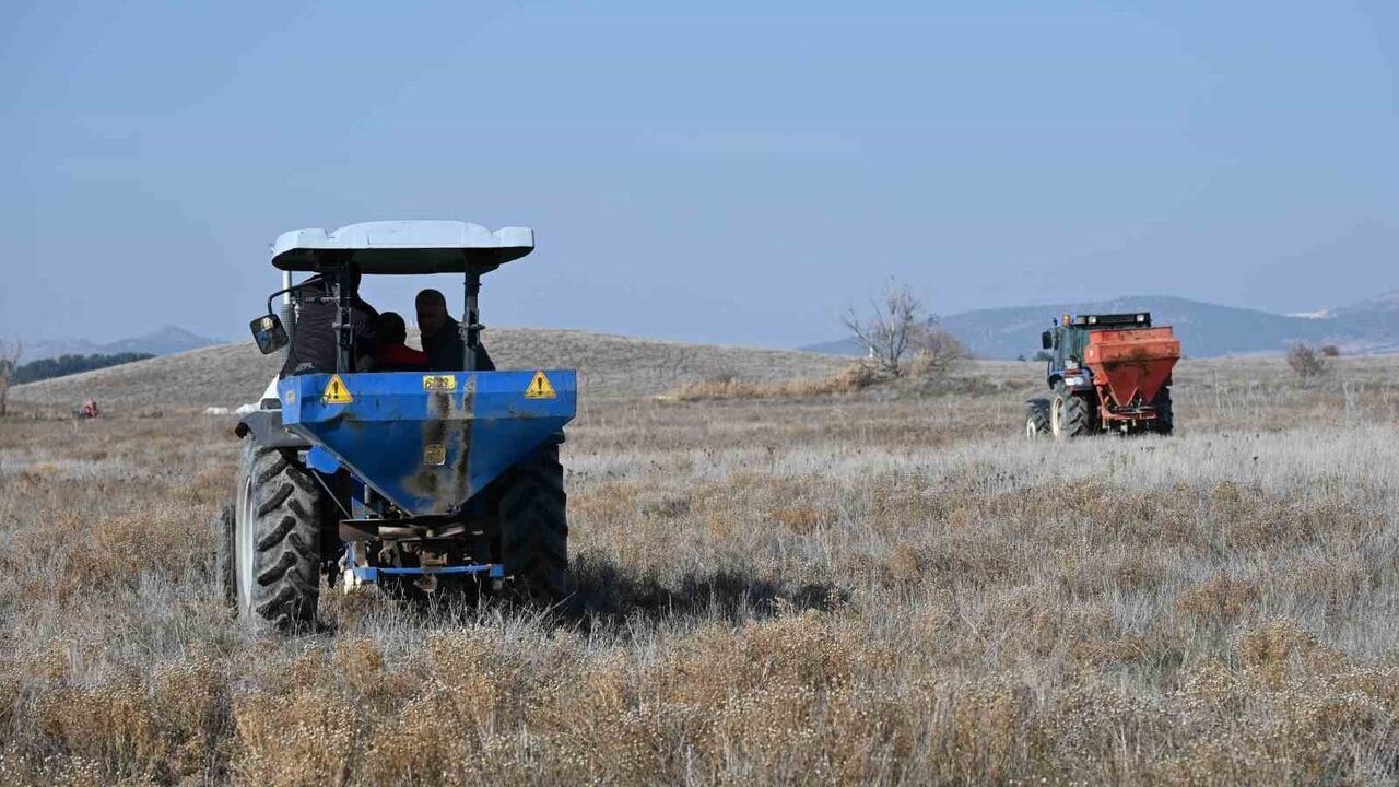 Baklan’da ‘Can Suyu’ projesiyle mera gübreleme ve ıslah çalışmaları başladı