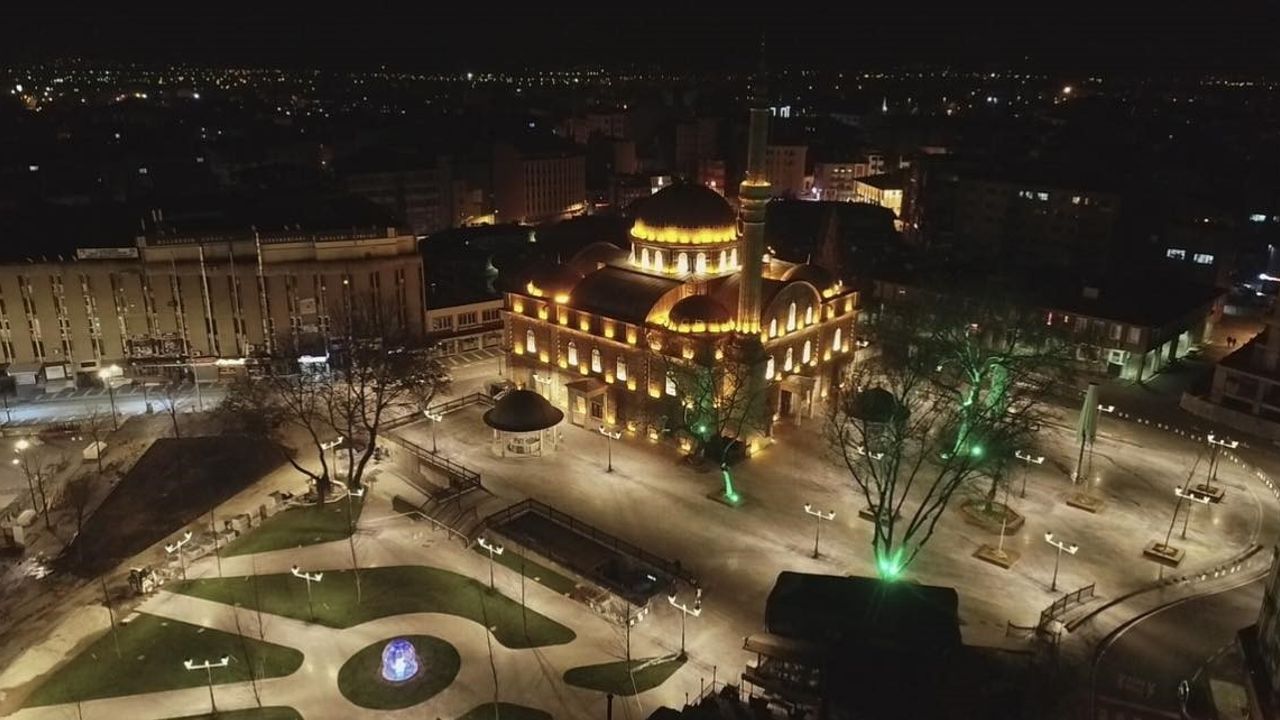 Balıkesir’de meydan tartışması: Zağnos Paşa mı, İsmet İnönü mü?