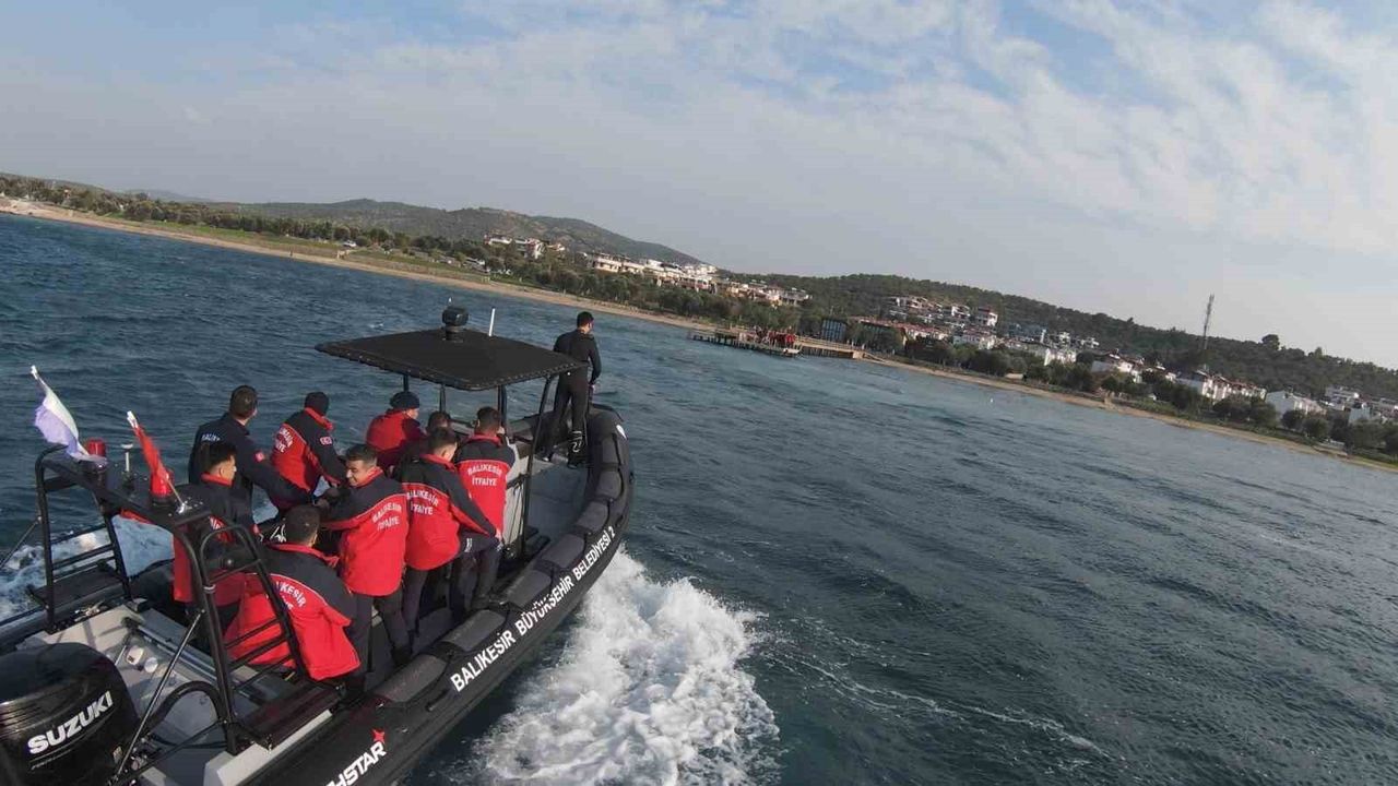 Balıkesir itfaiye personeline su üstü ve su altı arama kurtarma eğitimi