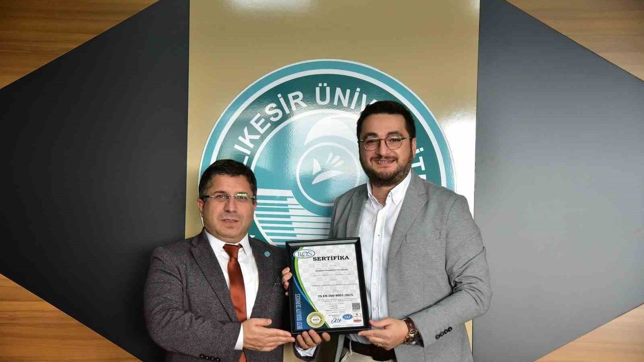 Balıkesir Üniversitesi'ne TS EN ISO 9001:2015 Kalite Belgesi