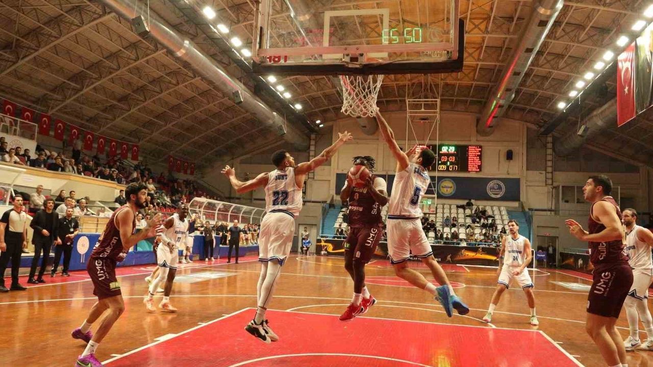 Bandırma Bordo Basketbol, Kocaeli'de 82-61 üstünlük sağladı