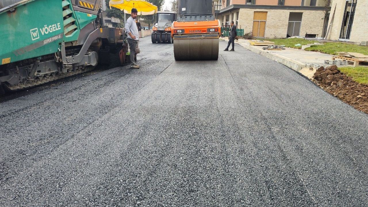 Barbaros Hayrettin ve Siteler Mahallelerinde Asfalt Yenileme Çalışmaları Devam Ediyor