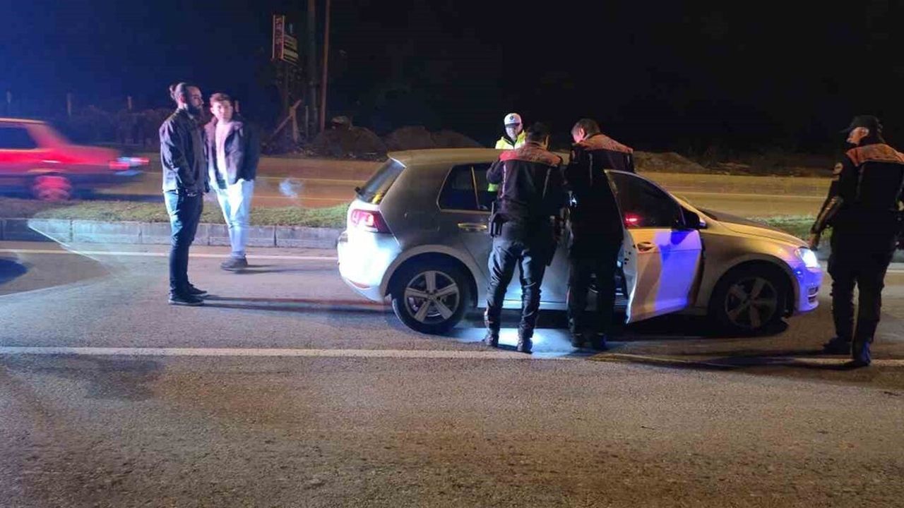 Bartın'da 'dur' ihtarına uymayan sürücü kovalamacayla yakalandı