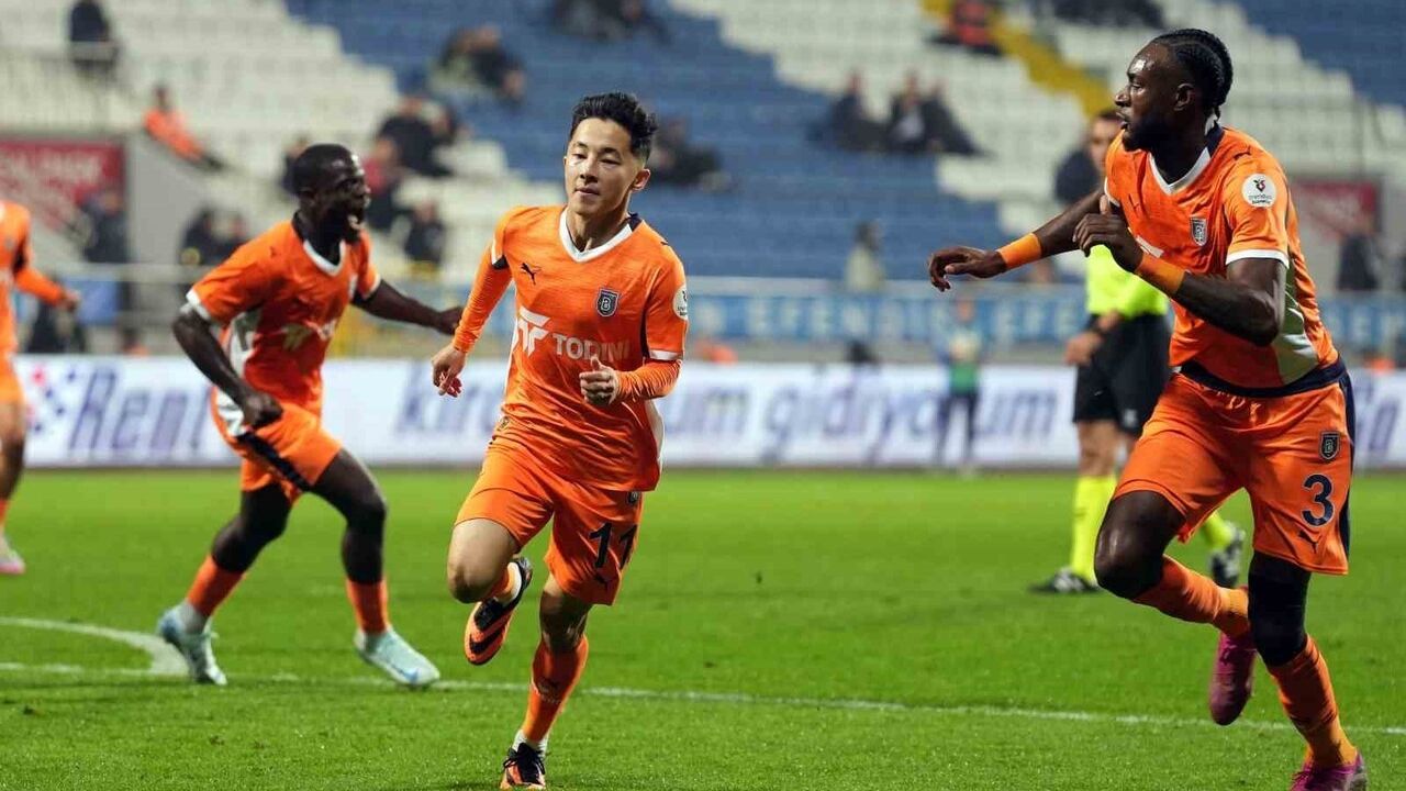 Başakşehir'de Jerome Opoku Fenerbahçe maçında cezalı