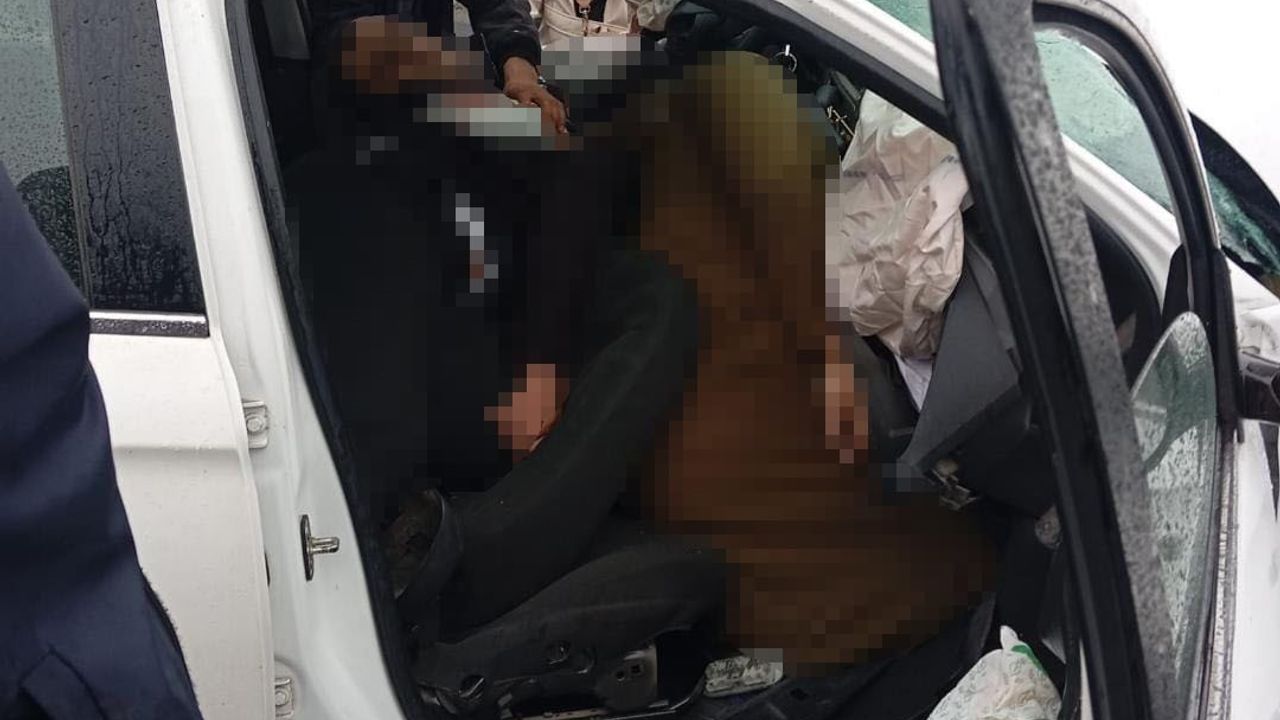 Başakşehir'de karşı şeride geçen aracın çarpışı: Anne ve oğlu hayatını kaybetti