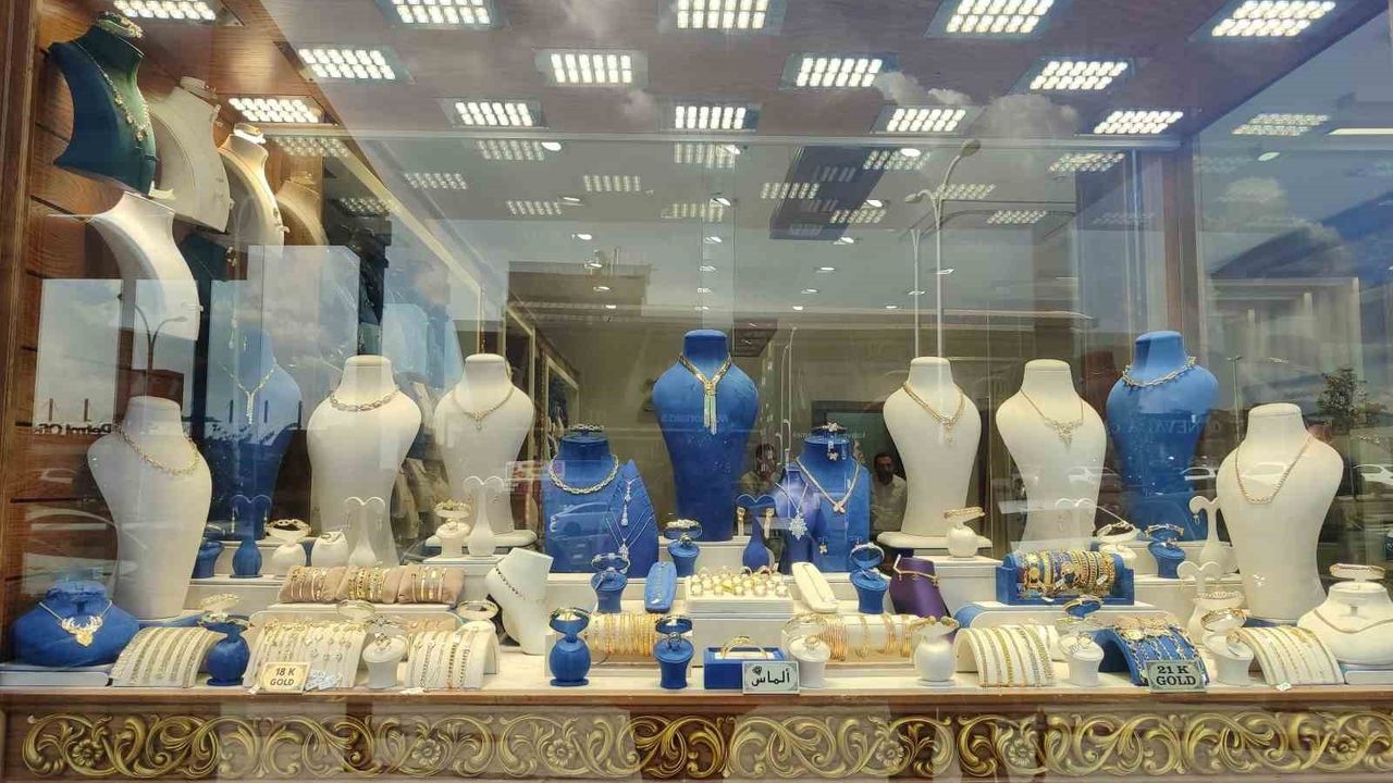 Başakşehir'de kuyumcu soygunu, güvenlik ekibinin 63 saniyelik müdahalesiyle engellendi