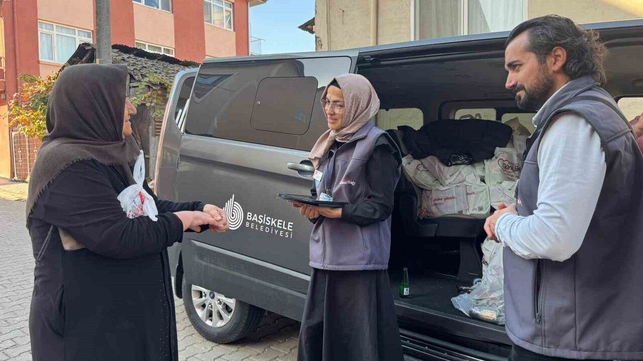 Başiskele'de Gönül Bağı ekipleri ev ziyaretlerine devam ediyor