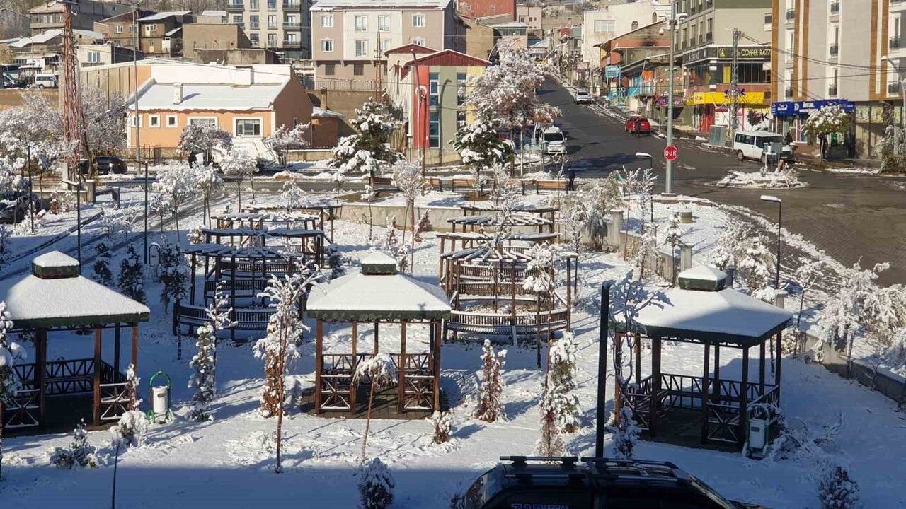 Başkale beyaza büründü