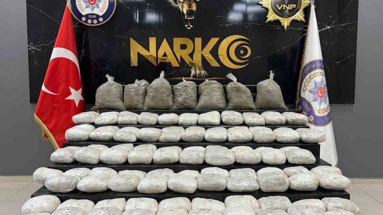 Başkale'de 134 kilo 460 gram uyuşturucu ele geçirildi