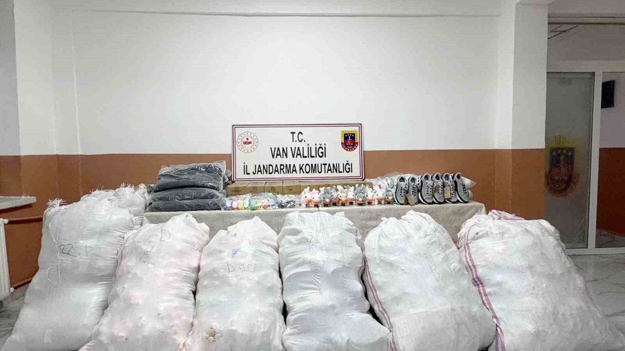 Başkale'de 4 milyon 163 bin TL değerinde gümrük kaçağı malzeme ele geçirildi