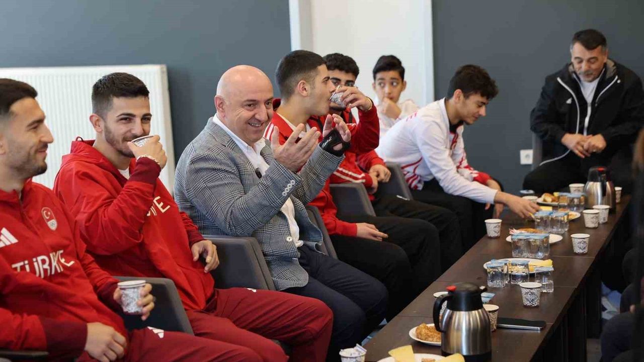 Başkan Bıyık, Darıca'nın milli sporcularını tebrik etti