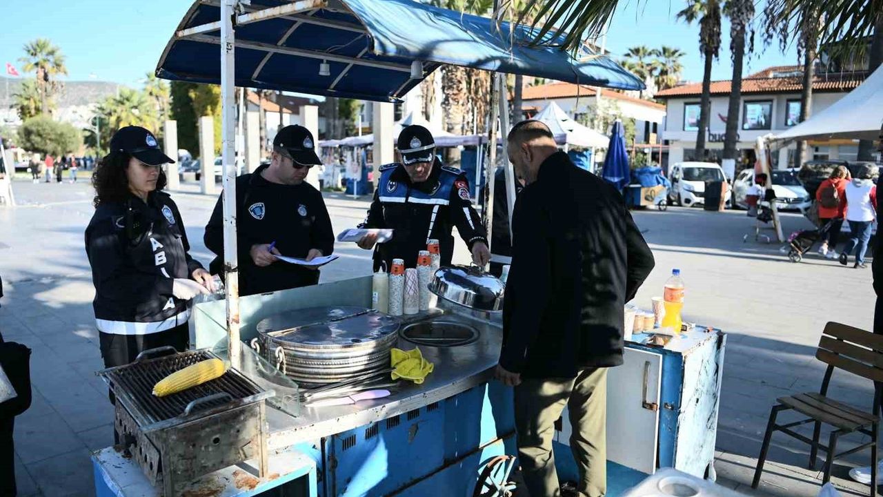 Başkan Günel’den Kuşadası’nda Sokak Lezzetlerine Sıkı Denetim