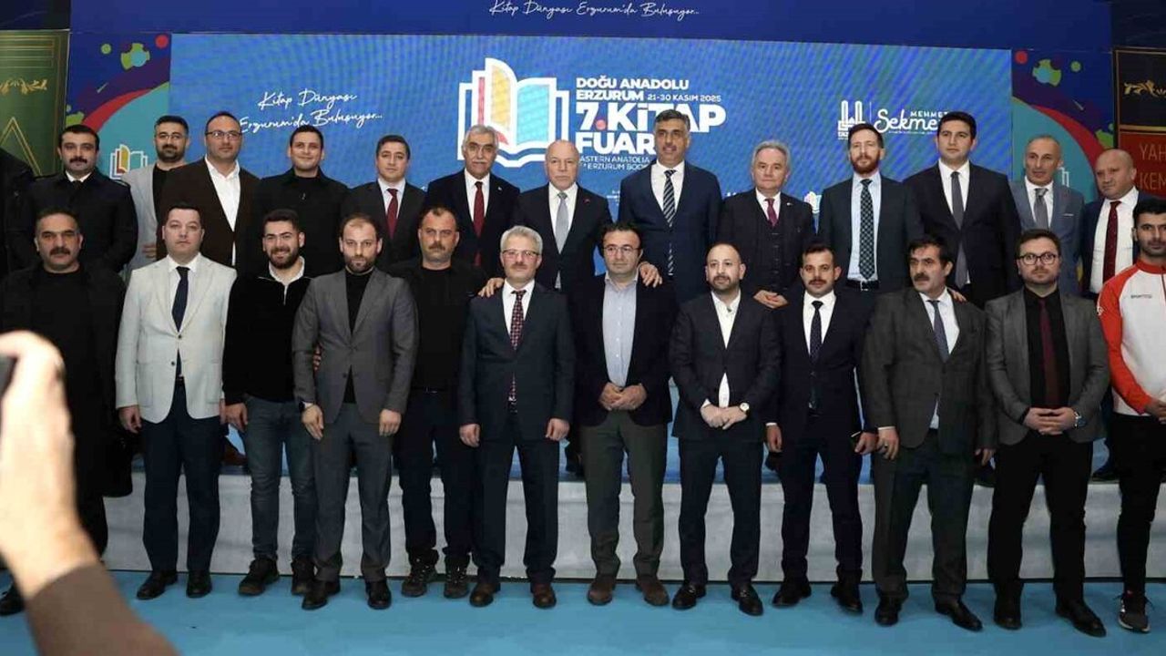 Başkan Sekmen Doğu Anadolu Erzurum 7. Kitap Fuarı'nda Kitapseverlerle Buluştu