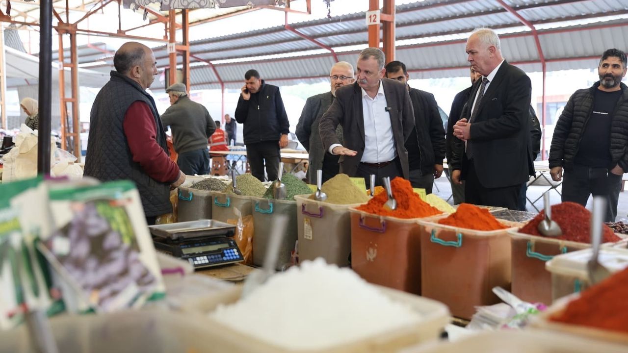 Başkan Semih Balaban Laleli Pazar Yeri'nde Esnafla Buluştu