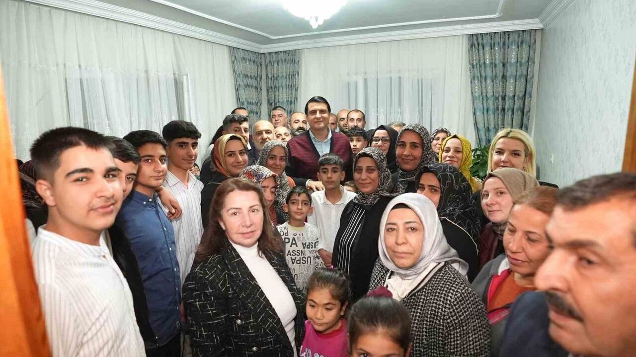 Başkan Yılmaz 6 mahallede ev ziyaretlerinde