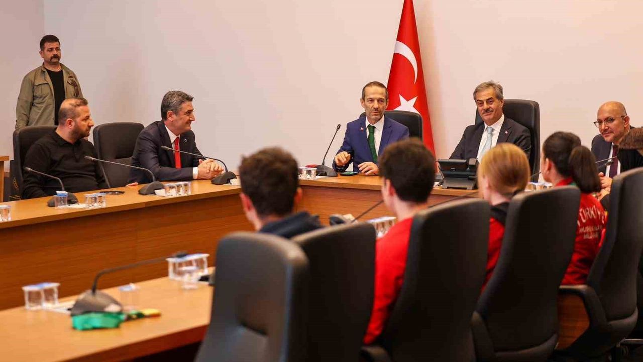 Başkan Yusuf Alemdar Wushu Kung Fu Dünya Şampiyonlarını AKOM'da Ağırladı