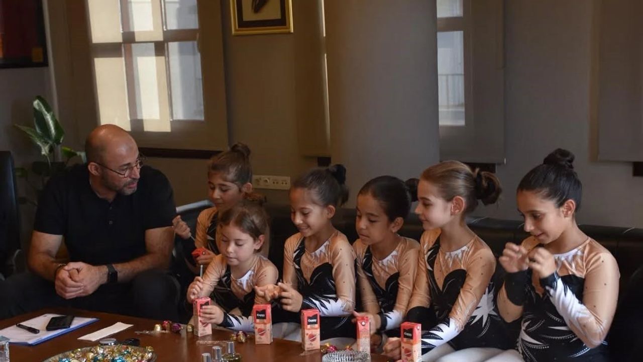 Başkan Zencirci, minik jimnastikçilerle buluştu